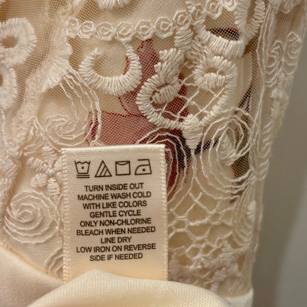 ⌛️sale⌛️ NWOT Old Hollywood back cutout satin and lace Floral dress- L - Picture 8 of 8